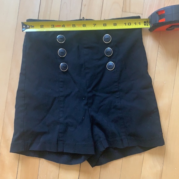 2 B CLOTHING- high waisted shorts - Picture 3 of 4